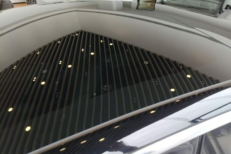 Used Tesla Model 3 2019 Long-Range All-Wheel-Drive Version Roof