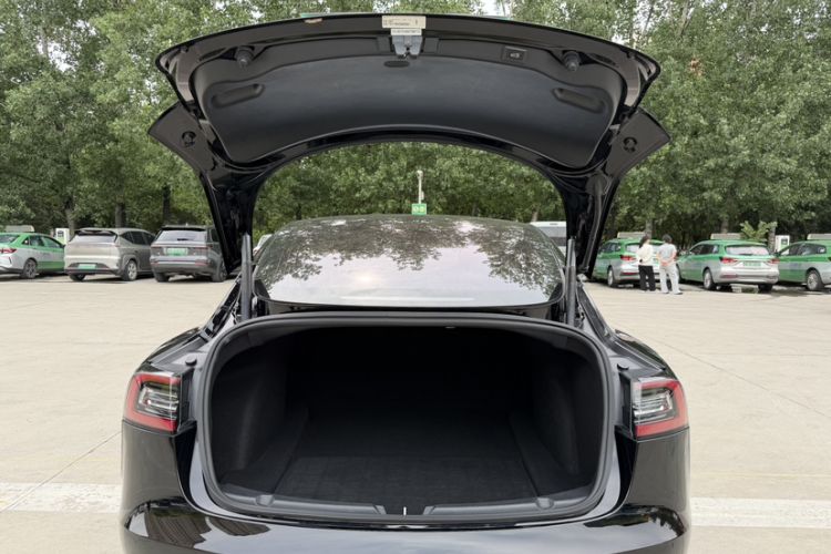 Used Tesla Model 3 2019 Long-Range Rear-Wheel-Drive Version Trunk