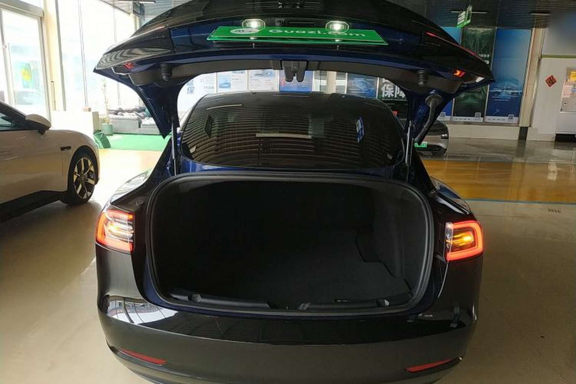 Used Tesla Model 3 2019 Standard Range Rear-Wheel Drive Upgraded Version (52 kWh) Trunk