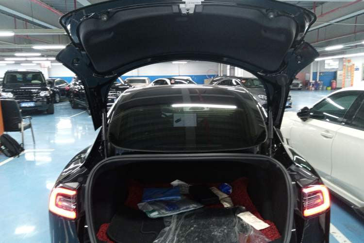 Used Tesla Model 3 2019 Long-Range All-Wheel-Drive Version Trunk
