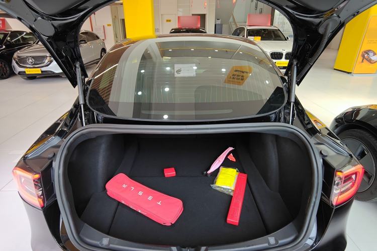 Used Tesla Model 3 2019 Long-Range All-Wheel-Drive Version Trunk