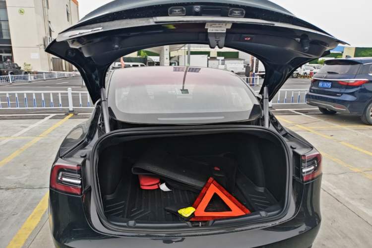 Used Tesla Model 3 2019 Long-Range All-Wheel-Drive Version Trunk