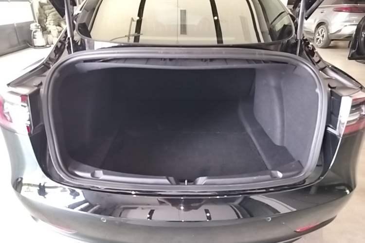 Used Tesla Model 3 2019 Long-Range All-Wheel-Drive Version Trunk