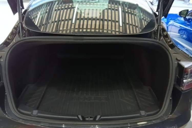 Used Tesla Model 3 2019 Standard Range Rear-Drive Upgraded Version Trunk