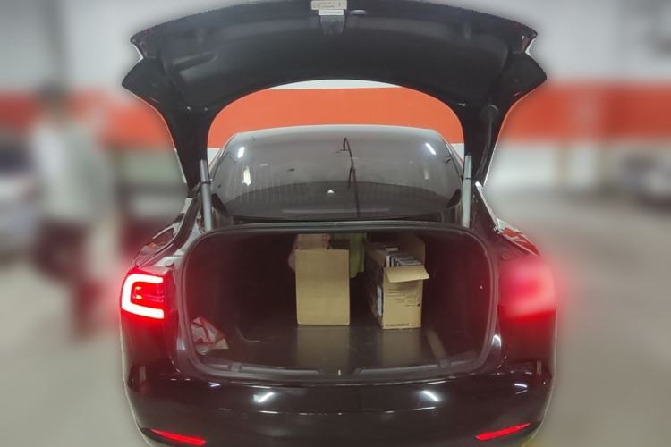 Used Tesla Model 3 2019 Long-Range All-Wheel-Drive Version Trunk