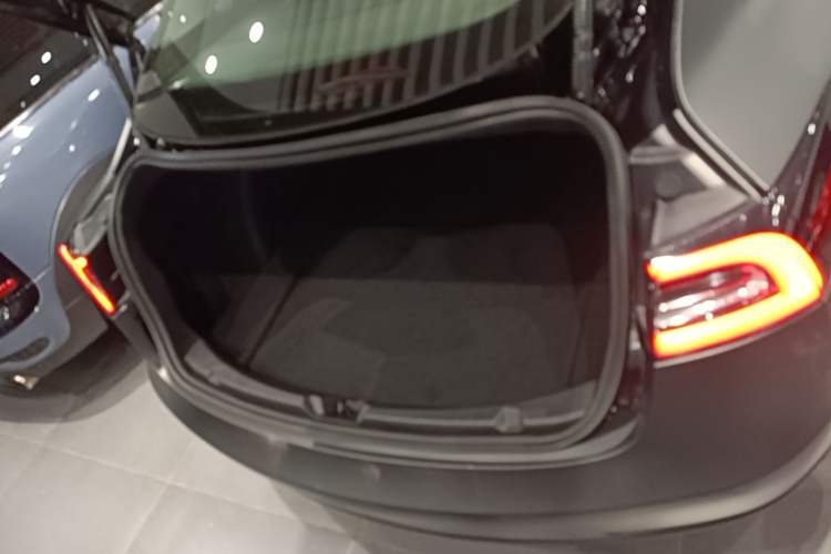 Used Tesla Model 3 2019 Long-Range All-Wheel-Drive Version Trunk