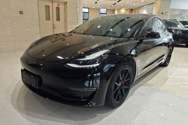 Tesla Model 3 2019 Long-Range All-Wheel-Drive Version مستعملة