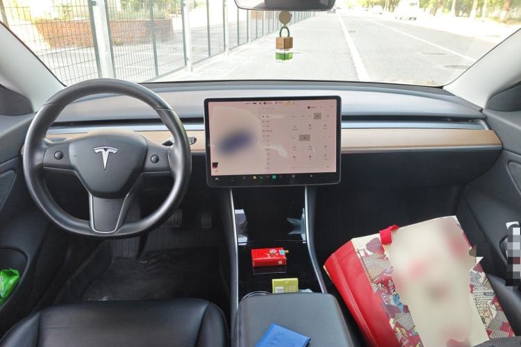Used Tesla Model 3 2019 Long-Range All-Wheel-Drive Version Center Console