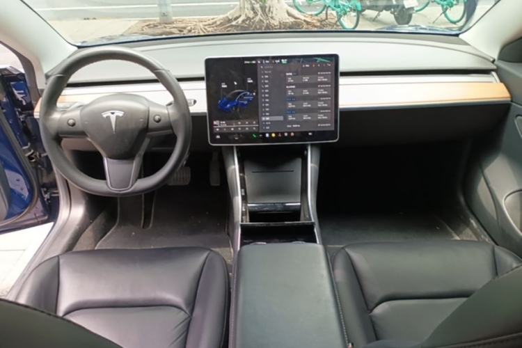 Used Tesla Model 3 2019 Standard Range Rear-Wheel Drive Upgraded Version (60 kWh) Center Console