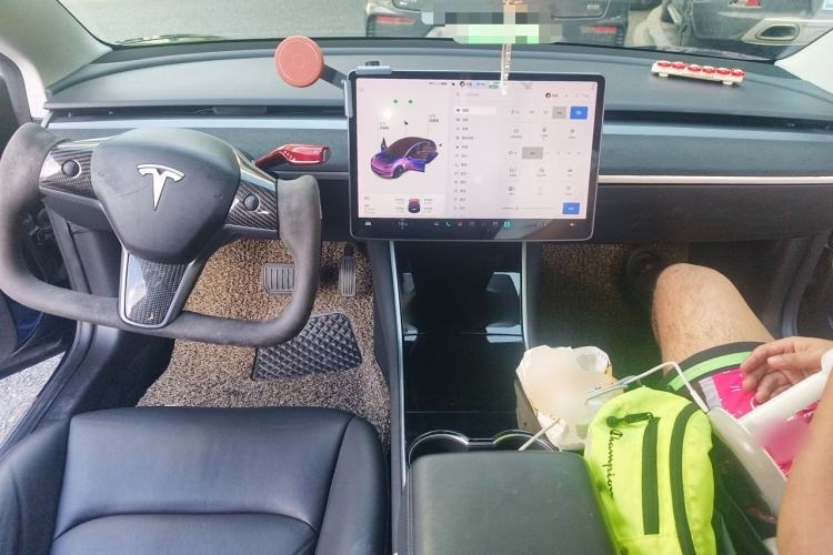 Used Tesla Model 3 2019 Long-Range All-Wheel-Drive Version Center Console