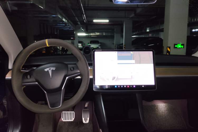 Used Tesla Model 3 2019 Long-Range All-Wheel-Drive Version Center Console