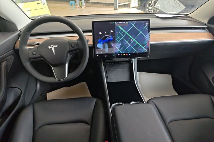 Used Tesla Model 3 2019 Long-Range All-Wheel-Drive Version Center Console