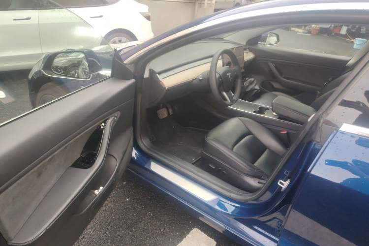 Used Tesla Model 3 2019 Long-Range All-Wheel-Drive Version Driver Seat
