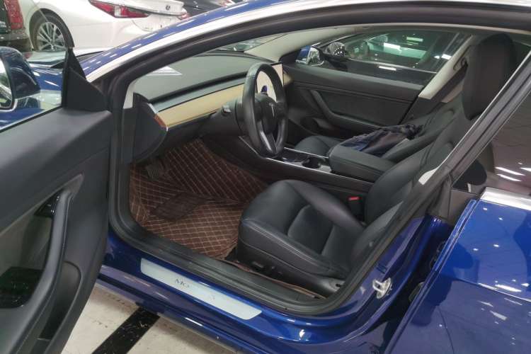 Used Tesla Model 3 2019 Long-Range All-Wheel-Drive Version Driver Seat