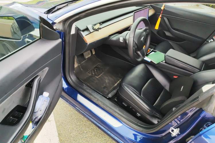 Used Tesla Model 3 2019 Long-Range All-Wheel-Drive Version Driver Seat