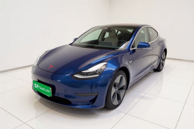 Tesla Model 3 2019 Long-Range All-Wheel-Drive Version مستعملة