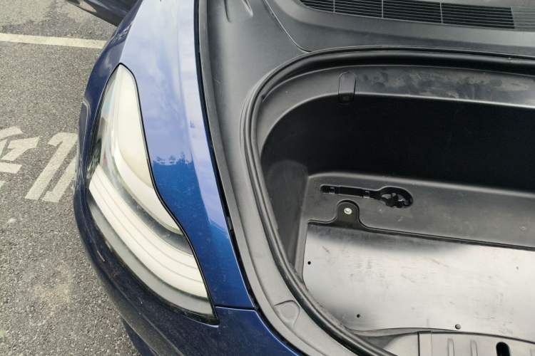 Used Tesla Model 3 2019 Long-Range Rear-Wheel-Drive Version Engine Bay Right