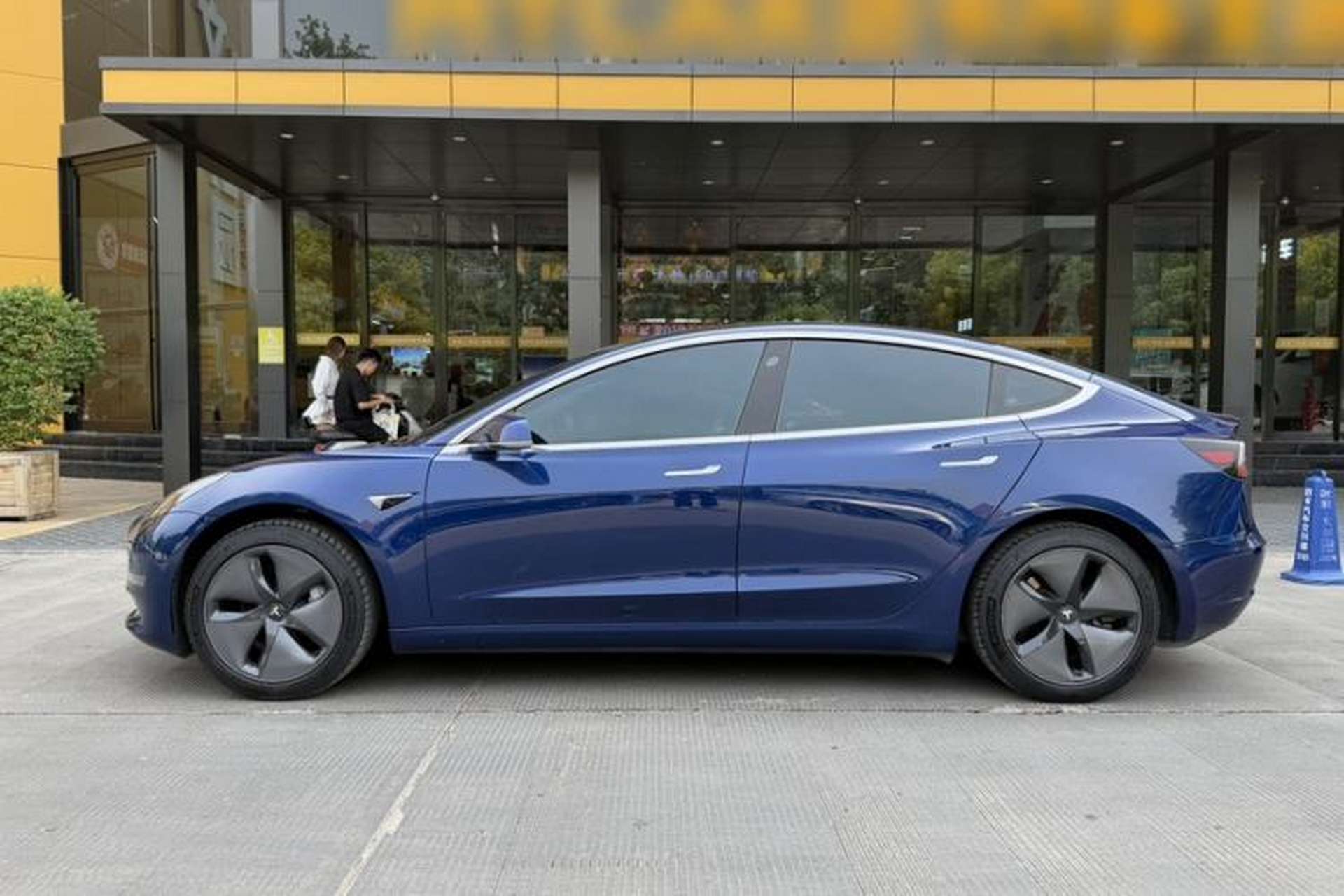 Used Tesla Model 3 2019 Long-Range Rear-Wheel-Drive Version Exterior 2