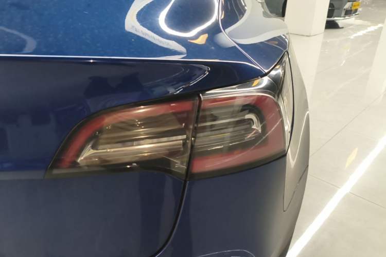 Used Tesla Model 3 2019 Long-Range Rear-Wheel-Drive Version Exterior 3