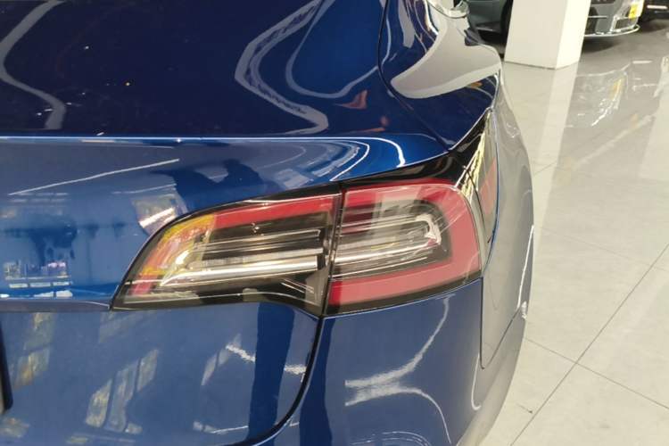 Used Tesla Model 3 2019 Long-Range Rear-Wheel-Drive Version Exterior 3