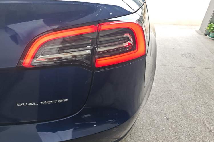 Used Tesla Model 3 2019 Long-Range All-Wheel-Drive Version Exterior 3