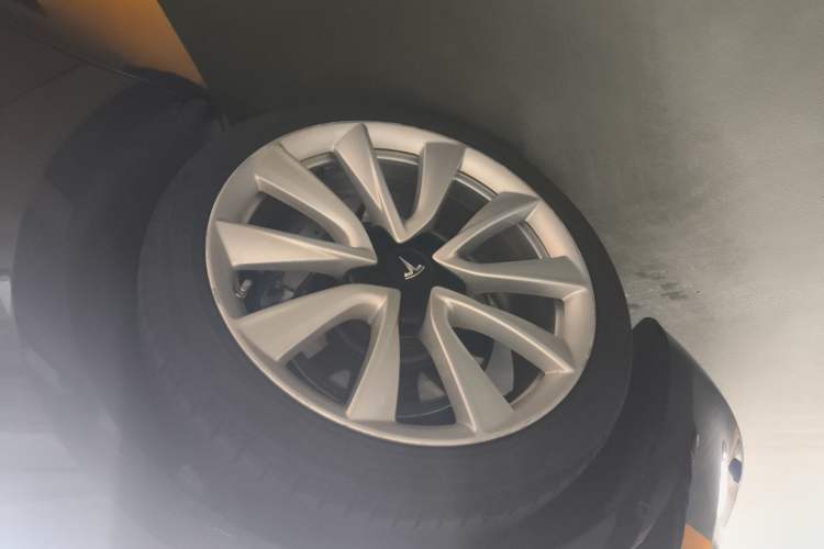 Used Tesla Model 3 2019 Long-Range Rear-Wheel-Drive Version Exterior 4