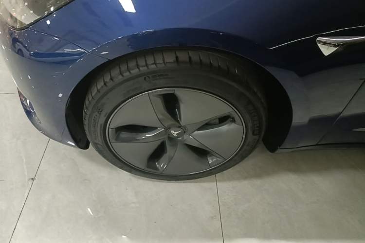 Used Tesla Model 3 2019 Standard Range Rear-Drive Upgraded Version Exterior 4