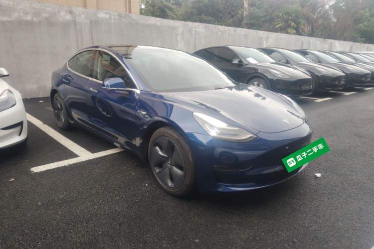 Used Tesla Model 3 2019 Long-Range All-Wheel-Drive Version Front Right 45 Deg