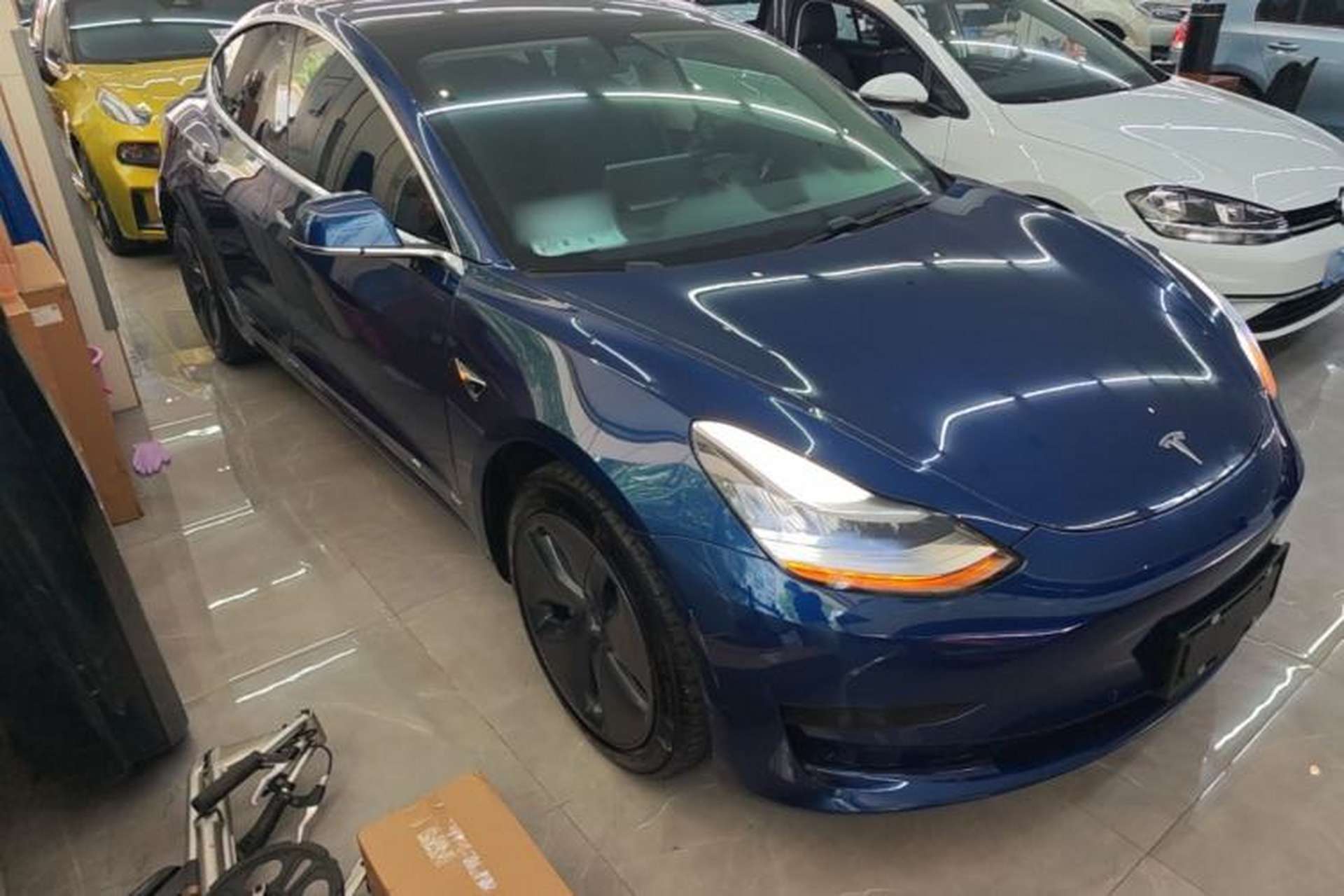 Used Tesla Model 3 2019 Standard Range Rear-Wheel Drive Upgraded Version (52 kWh) Front Right 45 Deg