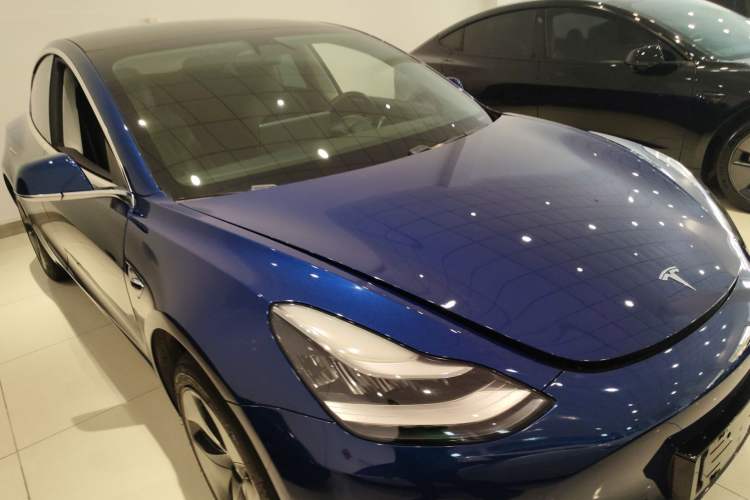 Used Tesla Model 3 2019 Standard Range Rear-Wheel Drive Upgraded Version (52 kWh) Front Right 45 Deg