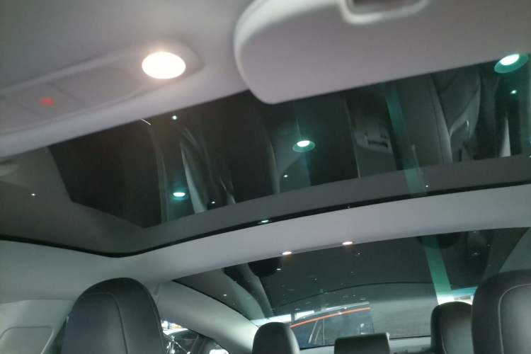 Used Tesla Model 3 2019 Standard Range Rear-Wheel Drive Upgraded Version (52 kWh) Headliner