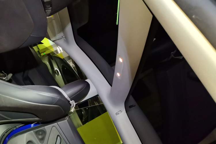 Used Tesla Model 3 2019 Long-Range Rear-Wheel-Drive Version Headliner