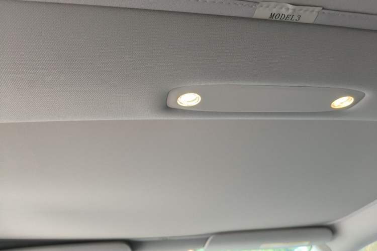 Used Tesla Model 3 2019 Long-Range Rear-Wheel-Drive Version Headliner