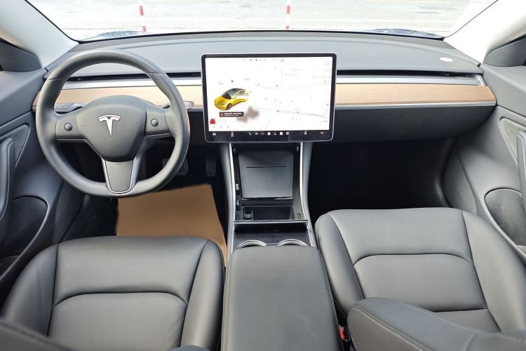 Used Tesla Model 3 2019 Long-Range Rear-Wheel-Drive Version Interior 1
