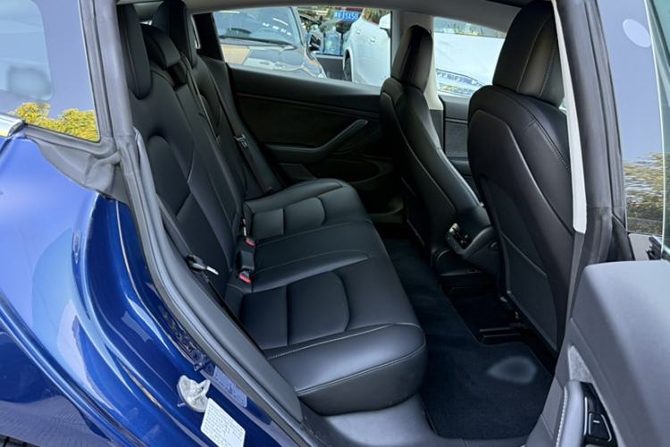 Used Tesla Model 3 2019 Long-Range Rear-Wheel-Drive Version Interior 1