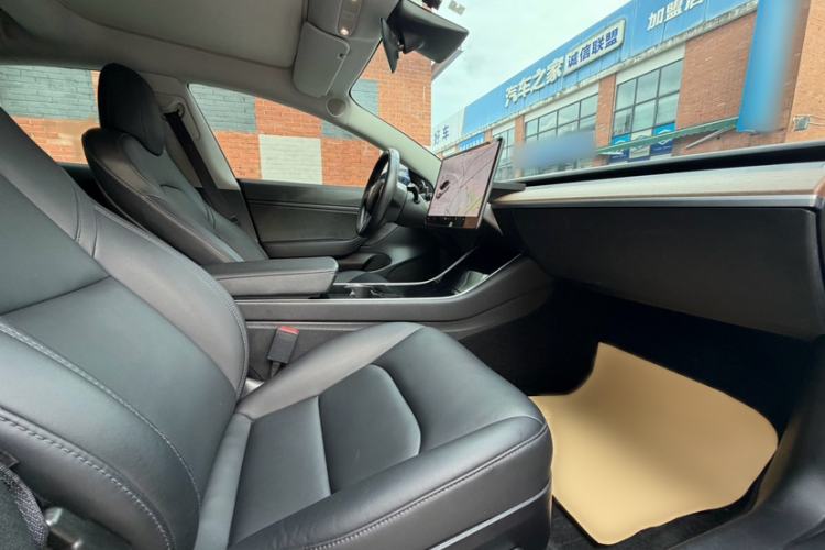 Used Tesla Model 3 2019 Long-Range Rear-Wheel-Drive Version Interior 1