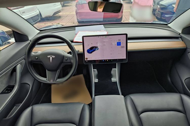 Used Tesla Model 3 2019 Long-Range Rear-Wheel-Drive Version Interior 1