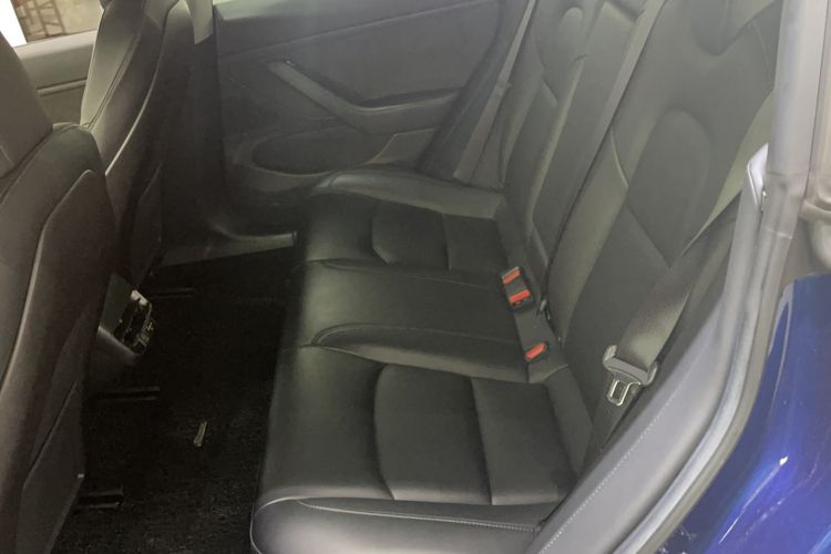 Used Tesla Model 3 2019 Long-Range Rear-Wheel-Drive Version Interior 1