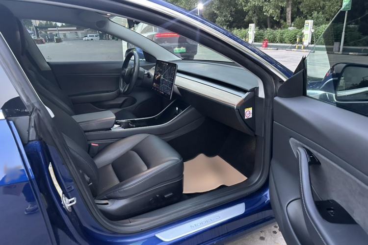 Used Tesla Model 3 2019 Performance High-Performance All-Wheel-Drive Version Interior 1