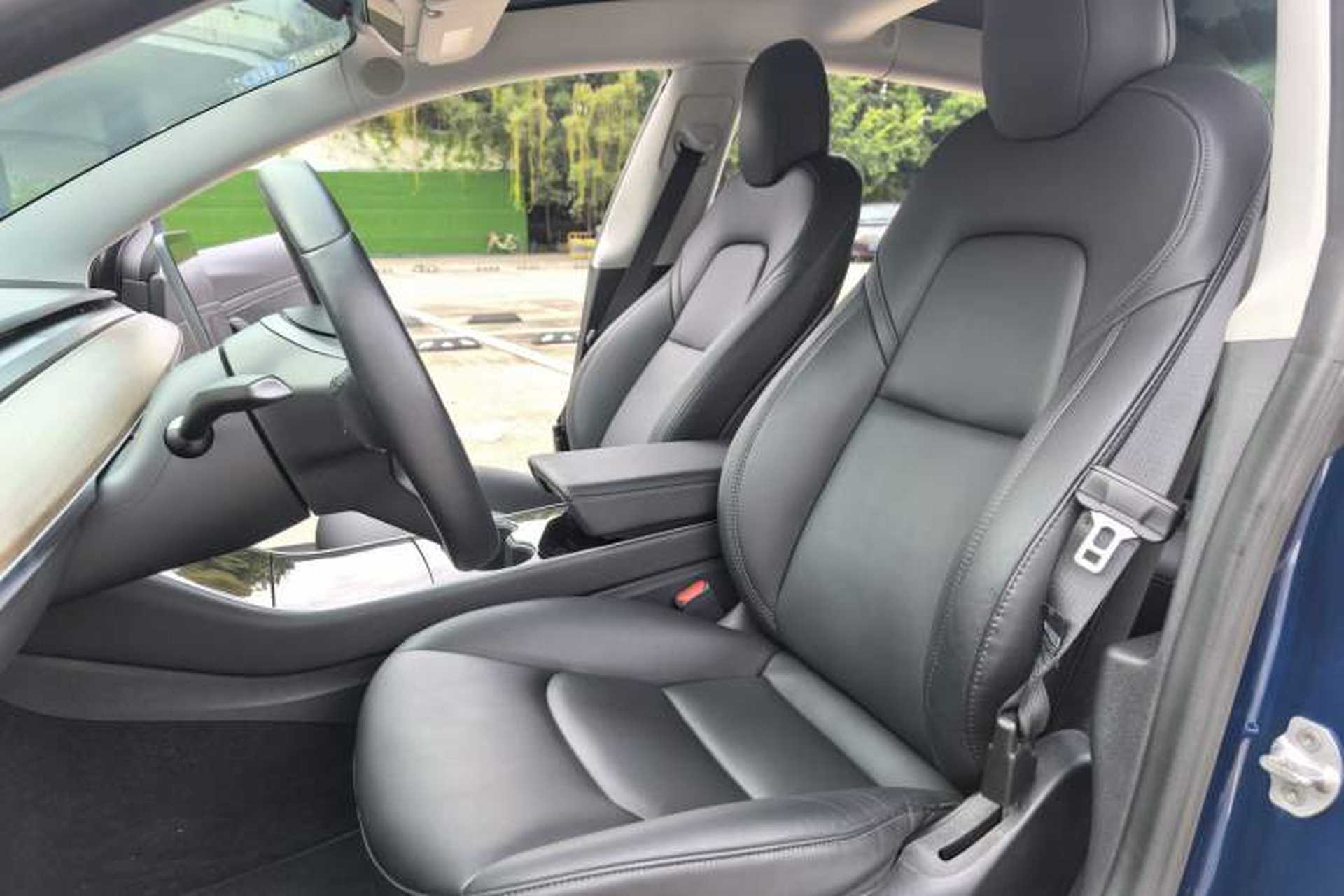 Used Tesla Model 3 2019 Long-Range All-Wheel-Drive Version Interior 1