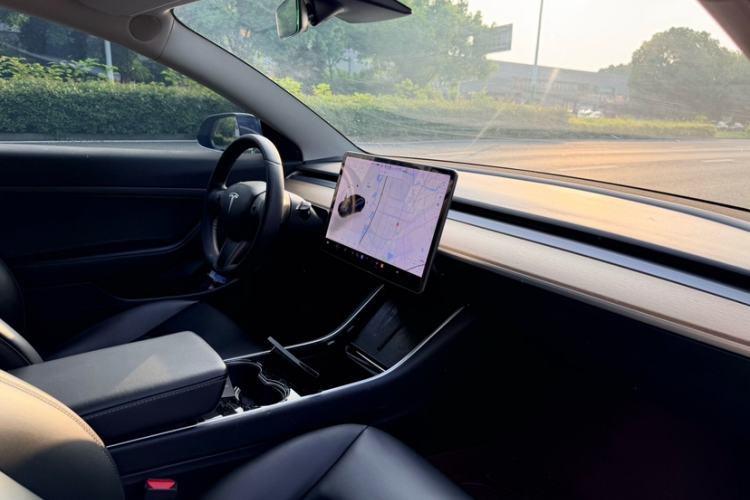 Used Tesla Model 3 2019 Standard Range Rear-Drive Upgraded Version Interior 1