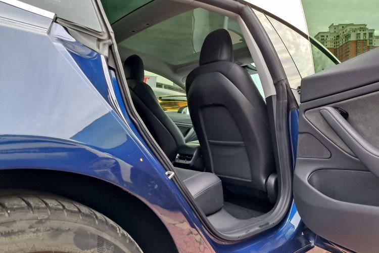 Used Tesla Model 3 2019 Long-Range Rear-Wheel-Drive Version Interior 10