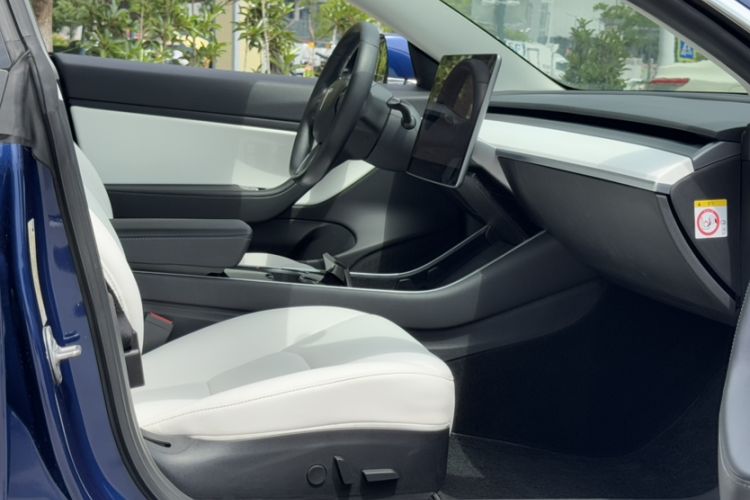 Used Tesla Model 3 2019 Performance High-Performance All-Wheel-Drive Version Interior 10