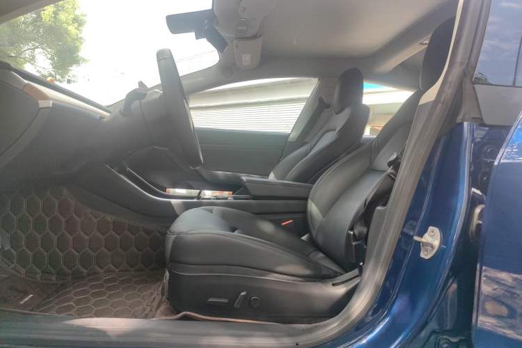 Used Tesla Model 3 2019 Long-Range All-Wheel-Drive Version Interior 11