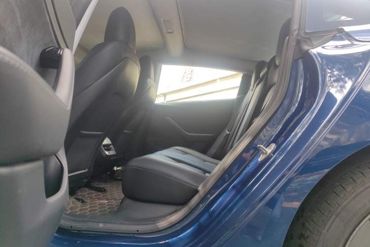 Used Tesla Model 3 2019 Long-Range All-Wheel-Drive Version Interior 12