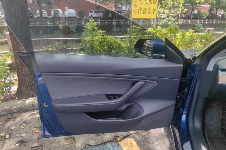 Used Tesla Model 3 2019 Long-Range All-Wheel-Drive Version Interior 13