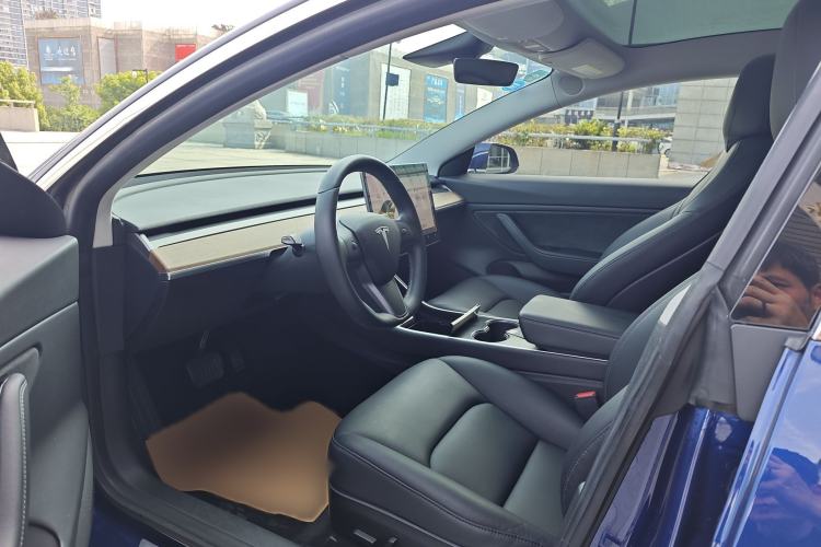 Used Tesla Model 3 2019 Long-Range Rear-Wheel-Drive Version Interior 2
