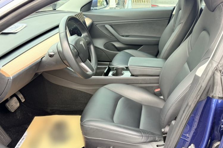 Used Tesla Model 3 2019 Long-Range Rear-Wheel-Drive Version Interior 2