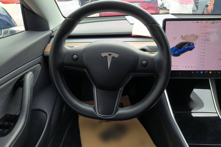 Used Tesla Model 3 2019 Long-Range Rear-Wheel-Drive Version Interior 2