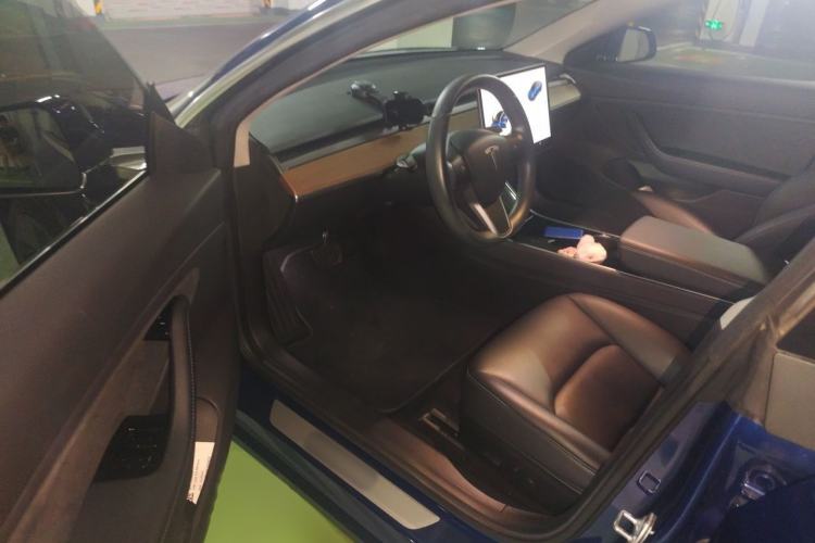 Used Tesla Model 3 2019 Long-Range Rear-Wheel-Drive Version Interior 3